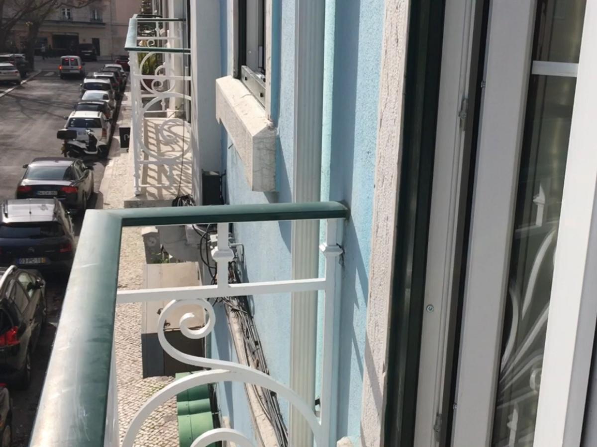 White And Grey Lisbon Apartment Exterior photo