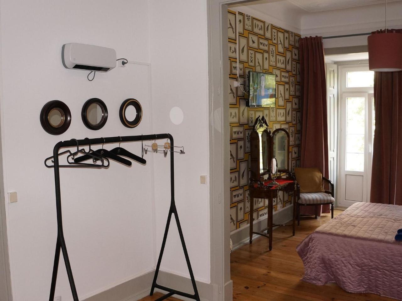White And Grey Lisbon Apartment Exterior photo