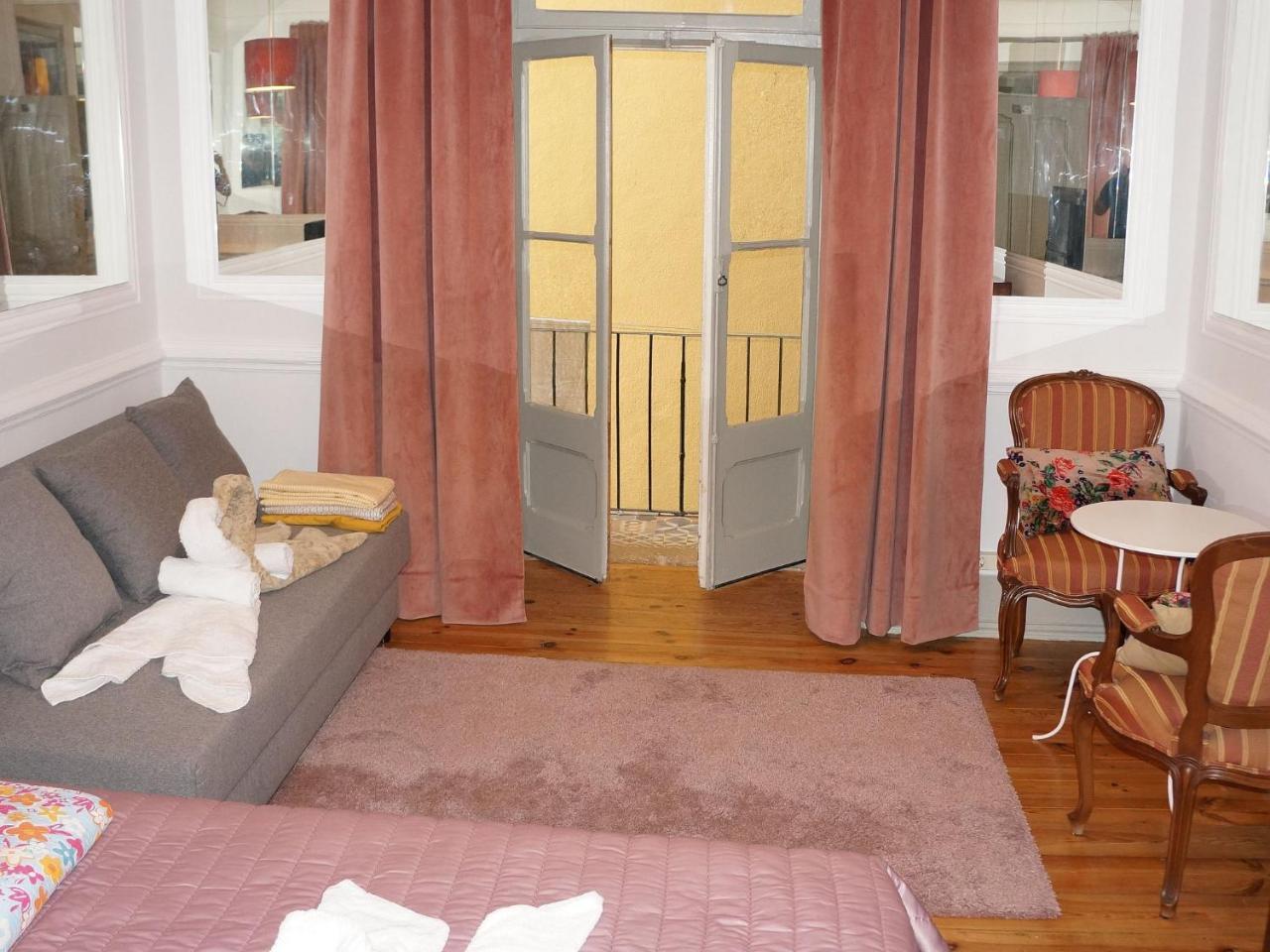 White And Grey Lisbon Apartment Exterior photo